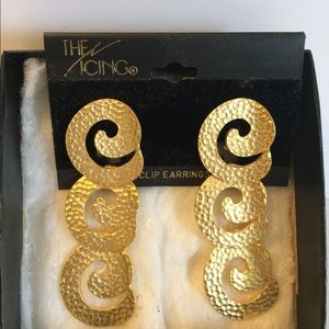 Beautiful Vintage Gold Tone Spiral Earrings